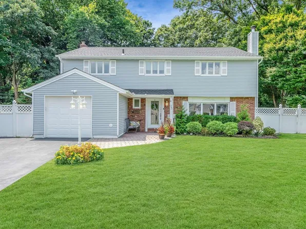 23 Barry Drive, Oyster Bay, NY 11542