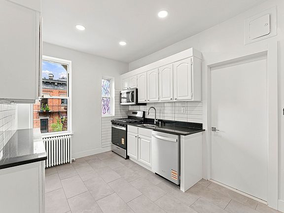 3rd image of 1812 Woodbine St APT 4
