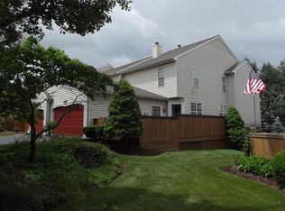 110 Treetops Dr, Lancaster, PA 17601