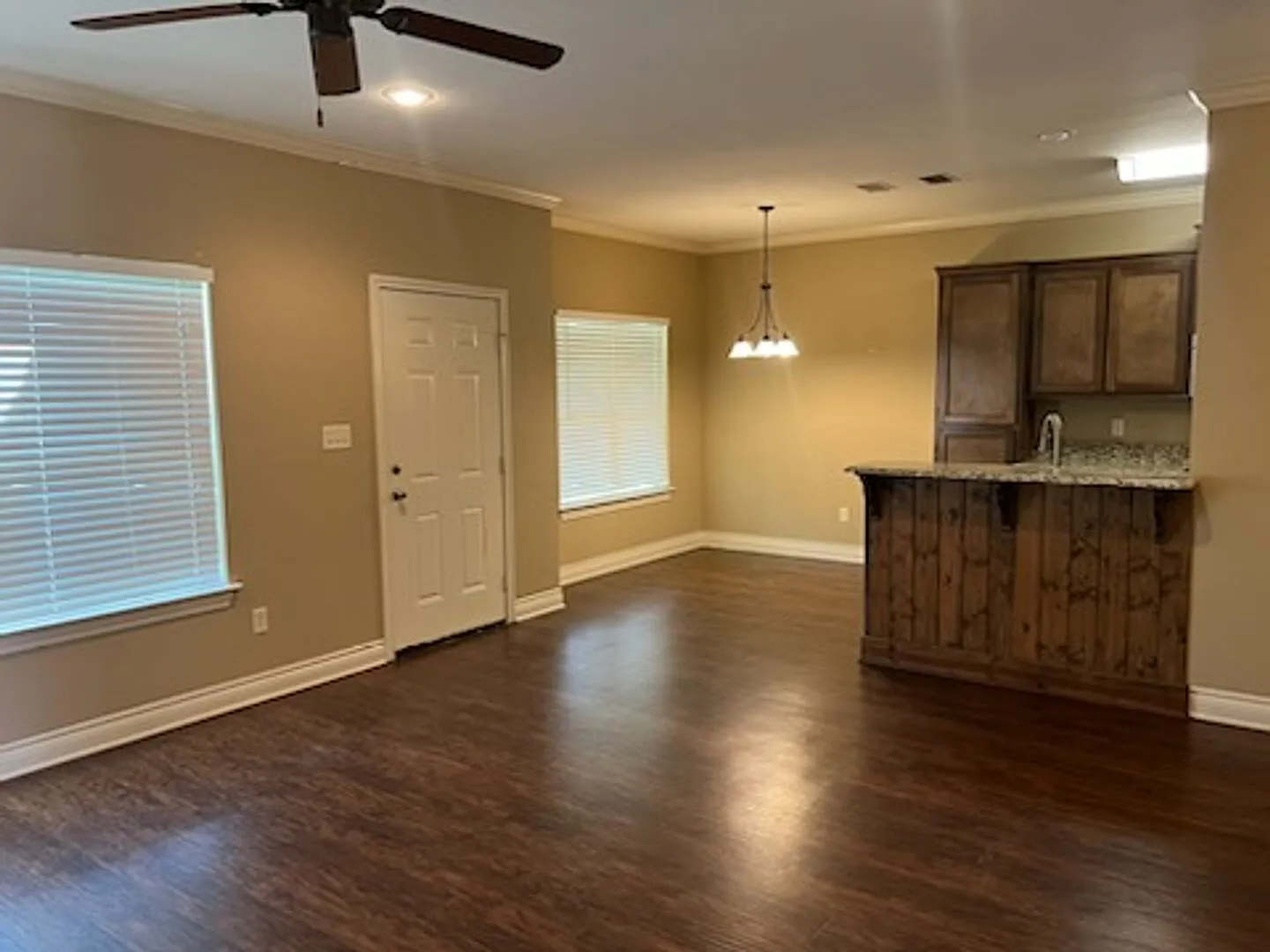 3920 Mobley Ln — Photo 2