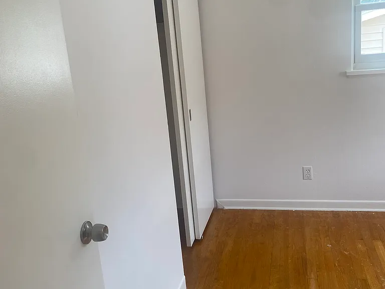 240 Rayburn Ave — Photo 3