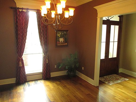 Dining Room/ Foyer