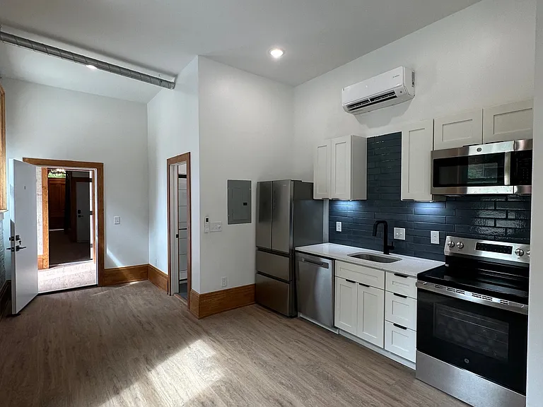 18 Mulberry St #6 — Photo 1