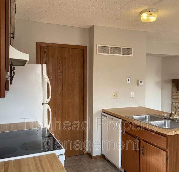 8704 NW 82nd Ter #B — Photo 2