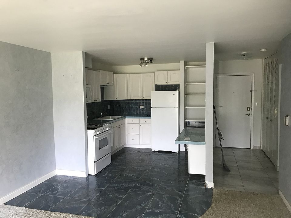 1st image of 4000 Bayside Dr Unit 109