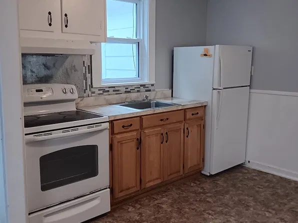 94 Lincoln St, Millinocket, ME 04462