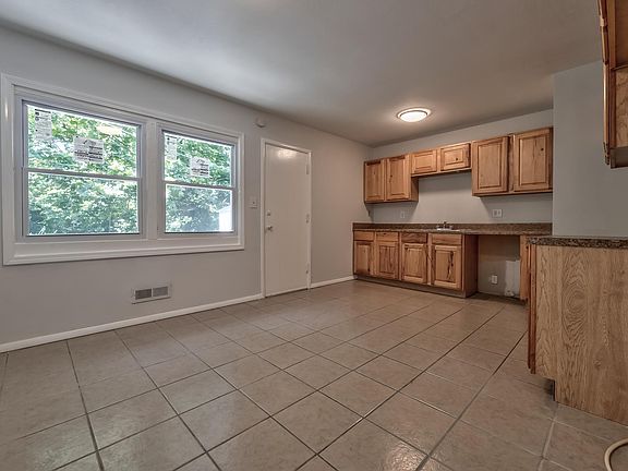5th image of 7103 E 107th Pl