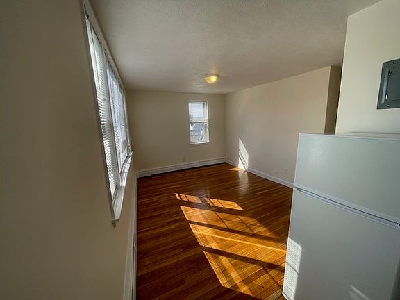 4th image of 162 N Beacon St #11