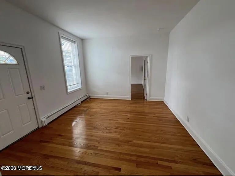 24 Bay Ave #5 — Photo 3