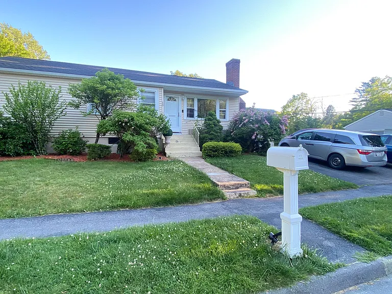 10 Pine Tree Ln — Photo 12