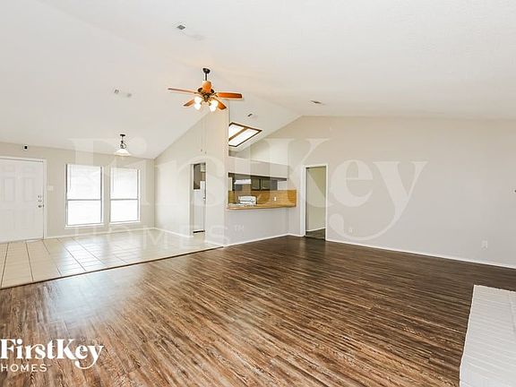 3rd image of 3225 Amber Dr S
