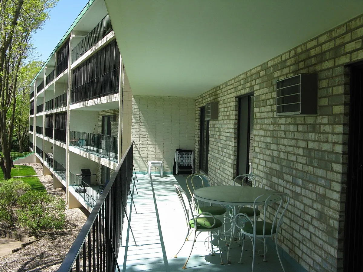 Spacious balcony - 10531 Cedar Lake Rd #312
