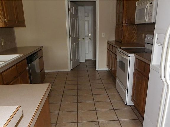 4th image of 1616 Heron Dr