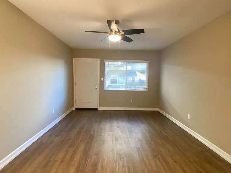 4233 Euclid Ave — Photo 2