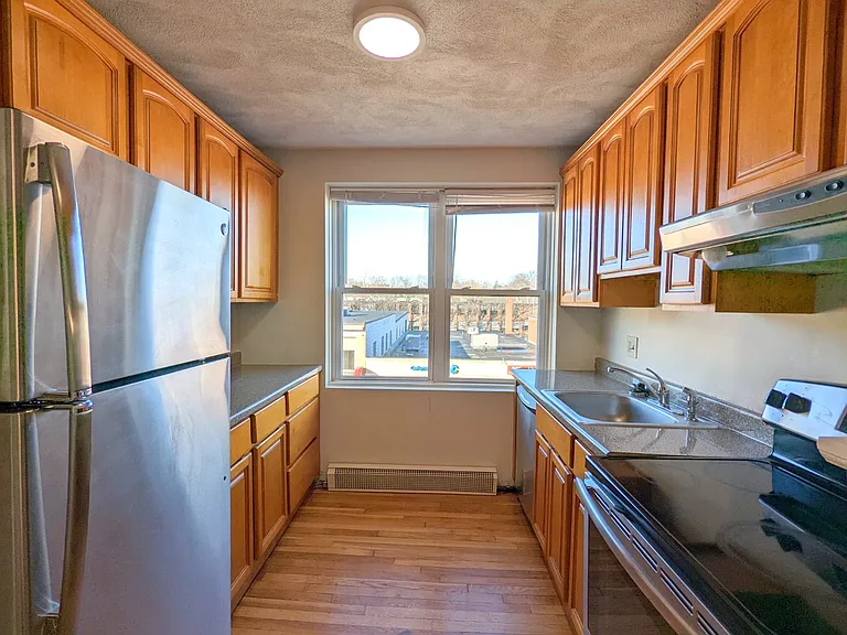 402 Highland Ave #20 — Photo 3