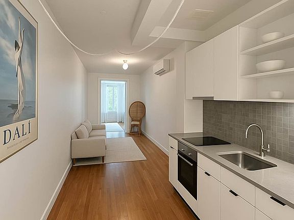 2nd image of 243 Suydam St APT 2L