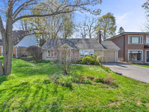 29 Robin Hood Rd, Toronto, ON M9A 2W6
