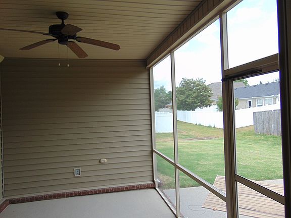 5th image of 2123 Saint Andrews Dr