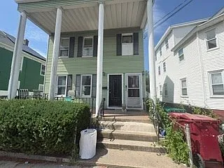 3 bed, 1.0 bath, 1200 sqft, $2,700 — Photo 3