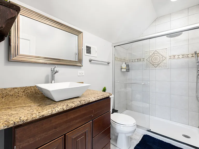 1513 Clinton Ave — Photo 25