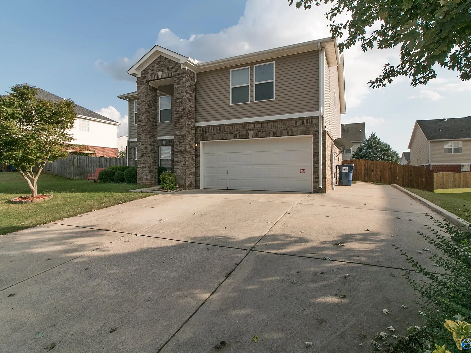 3 bed, 2.5 bath, 2307 sqft, $1,950 — Photo 2