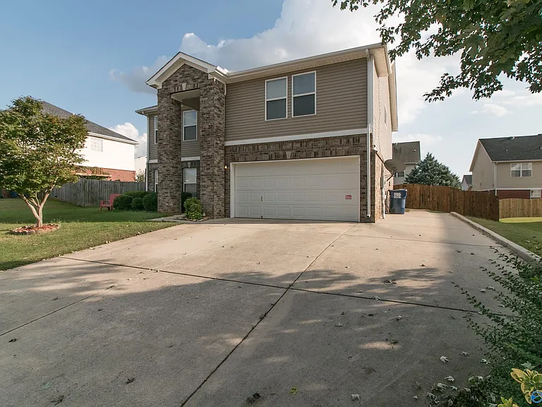 117 Brockton Dr — Photo 2