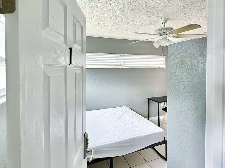 Sun Glo Ave — Photo 4