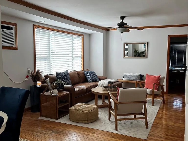 311 W Chester St — Photo 5