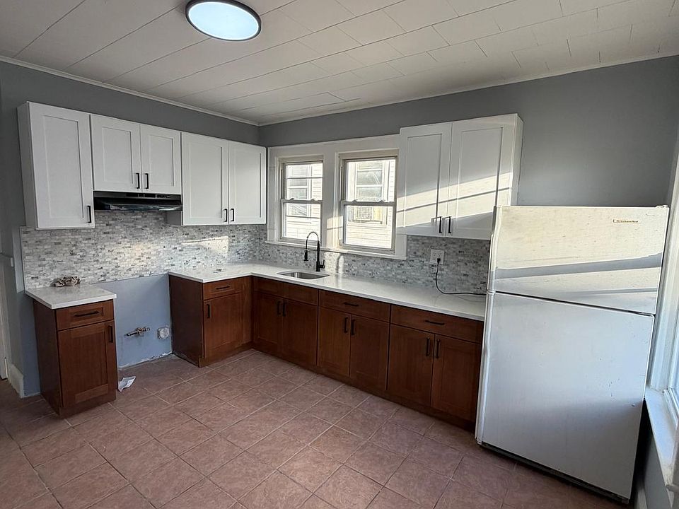 1st image of 37 Breakenridge Ter #A