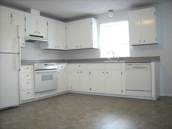 3rd image of 1148 Park Ave E