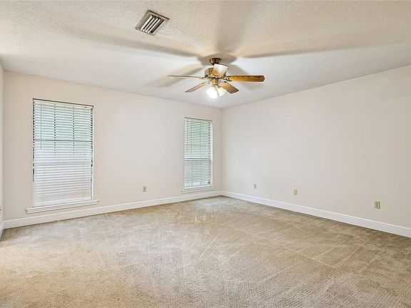 5th image of 32 Beth Dr