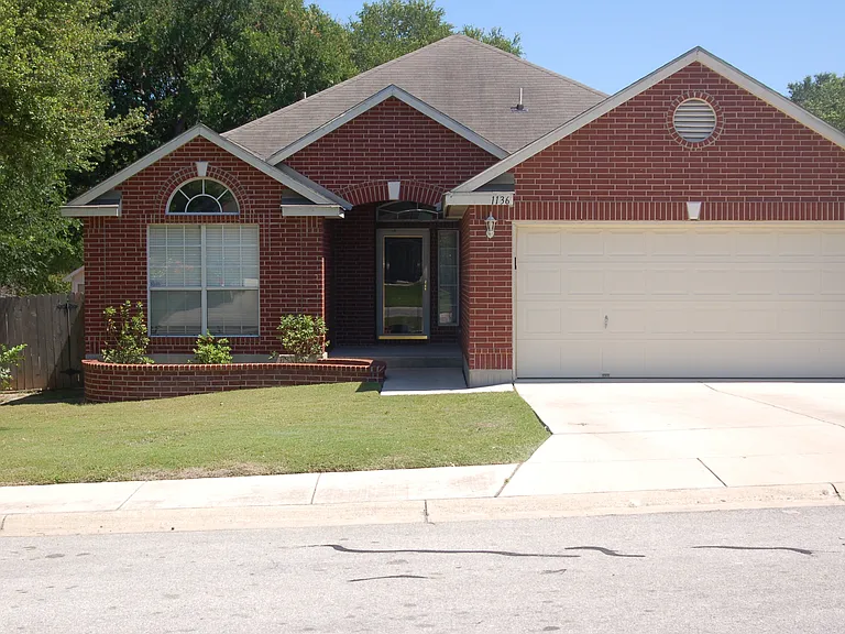 1136 Berry Park — Photo 1