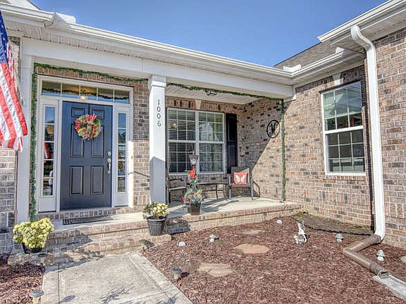 2nd image of 1006 Sun Skipper Ln