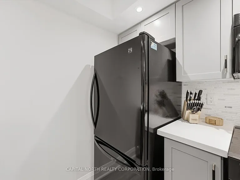 270 Wellington St W #412 — Photo 20