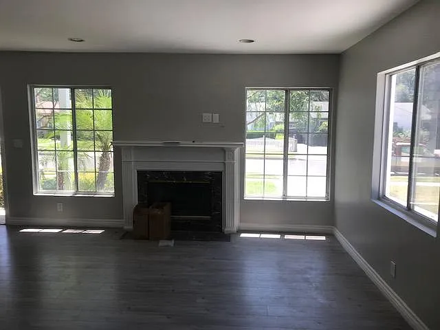 16219 Hamlin St — Photo 6