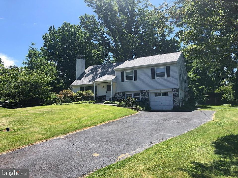 1st image of 407 Merion Dr