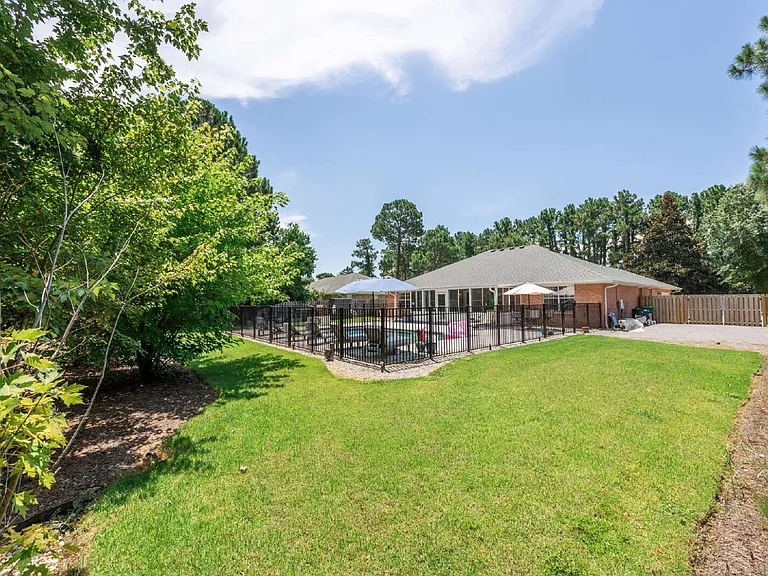130 W Shipwreck Rd — Photo 43