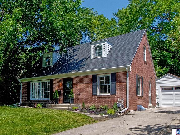 4th image of 2724 Jackson Dr