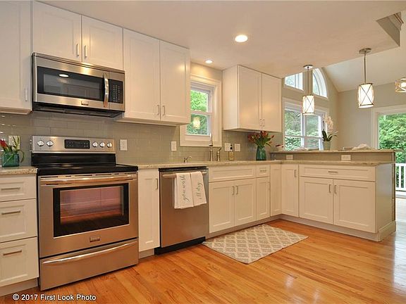 4th image of 9 Tanglewood Dr