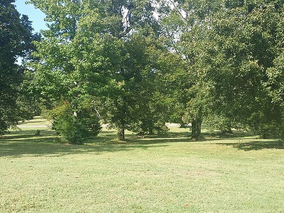 5th image of Grand Oak Ln