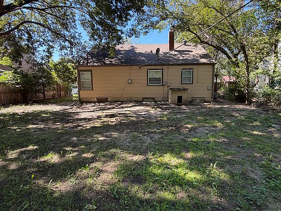 3rd image of 1912 S Vine Ave