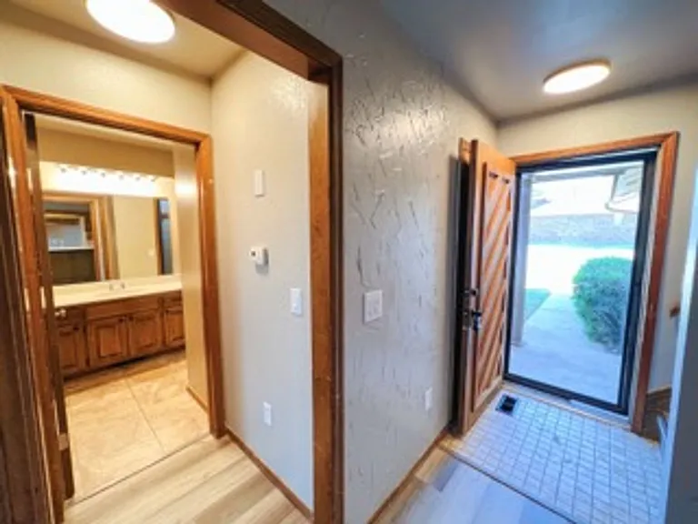 213 Woodbridge Cir — Photo 4