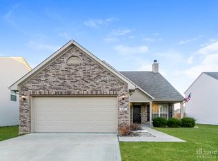 597 Grassy Bend Dr, Greenwood, IN 46143