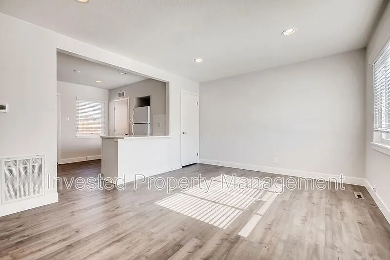 2 bed, 1.0 bath, 800 sqft, $1,495 — Photo 2
