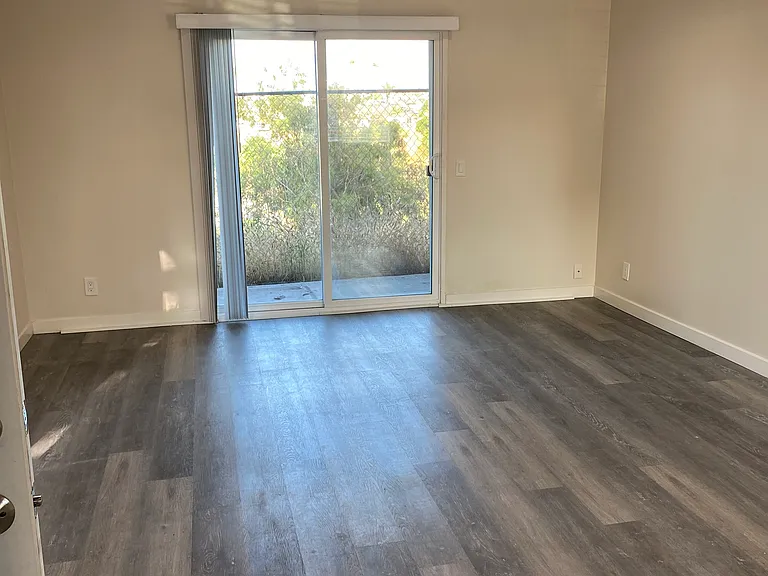 2813 Menlo Ave — Photo 7