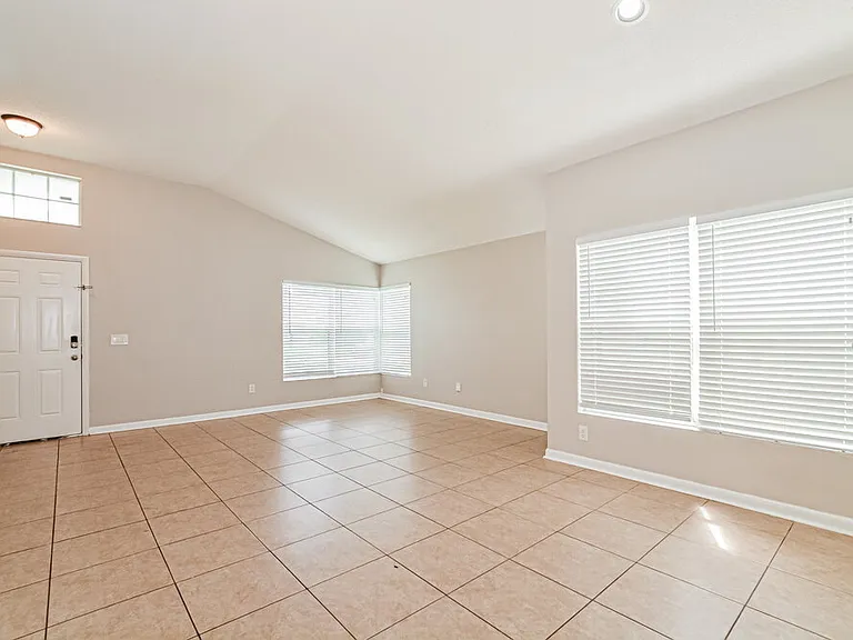1096 Manigan Ave — Photo 4