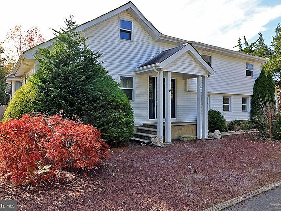 4th image of 70 Adriatic Ave