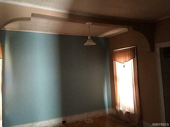 5th image of 211 Parkdale Ave