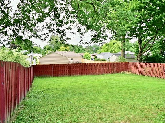 5th image of 858 Doris Dr