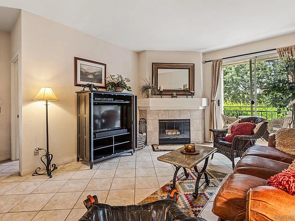 5th image of 2220 Camino De La Reina Unit 110